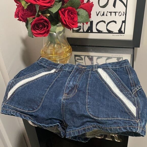 Ladies FREE PEOPLE DENIM SHORTS .. - Picture 3 of 6